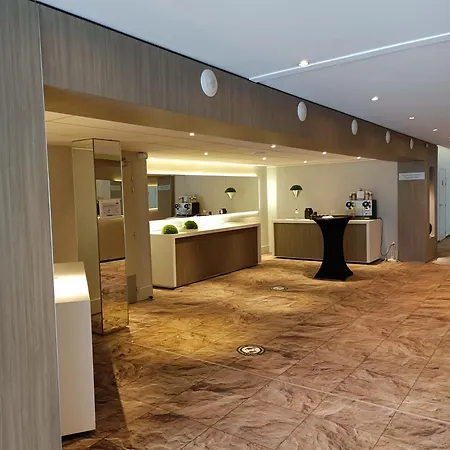 Mercure Centre Gare Otel 4*
